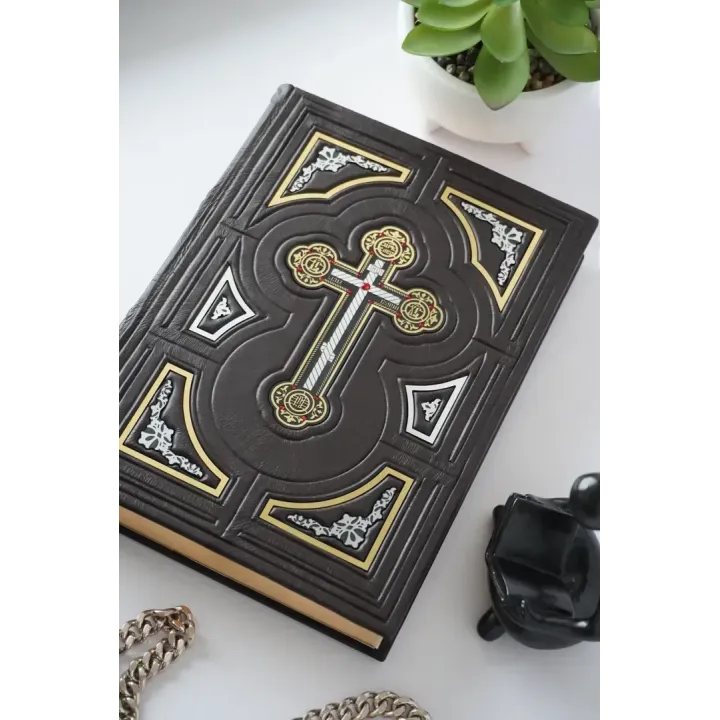 Библия. Книга в кожаном переплете с декоративными уголками. Ручная работа 